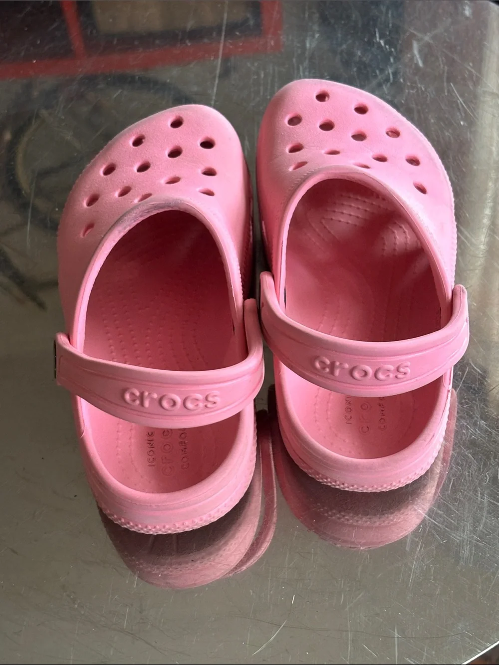 CROCS Kids Classic Clog in Bright Pink